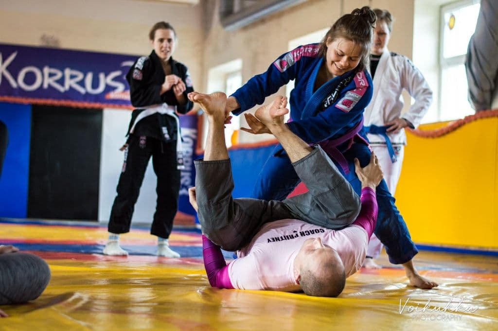 BJJ leg pummeling: recover a useful position for your feet