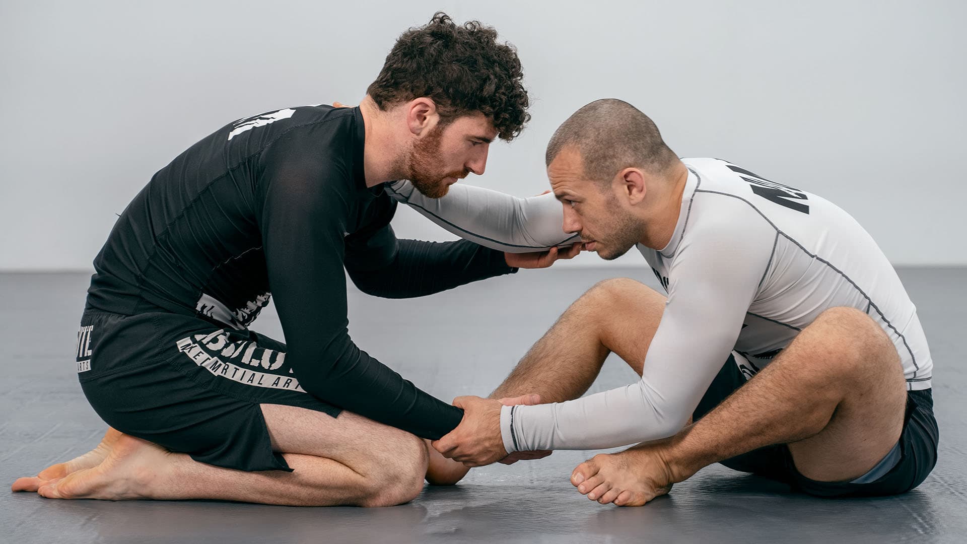 Seated or supine guard? Read the distance before choosing