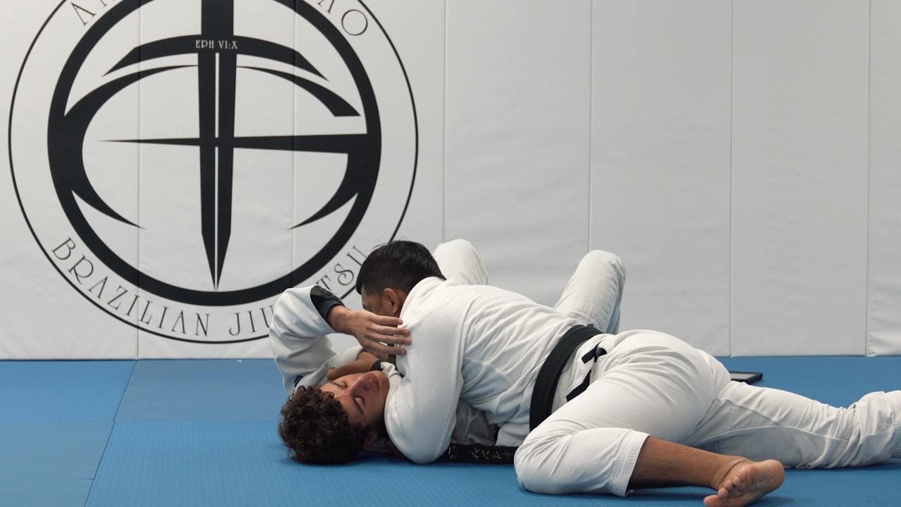 Switching sides in BJJ without giving the escape away
