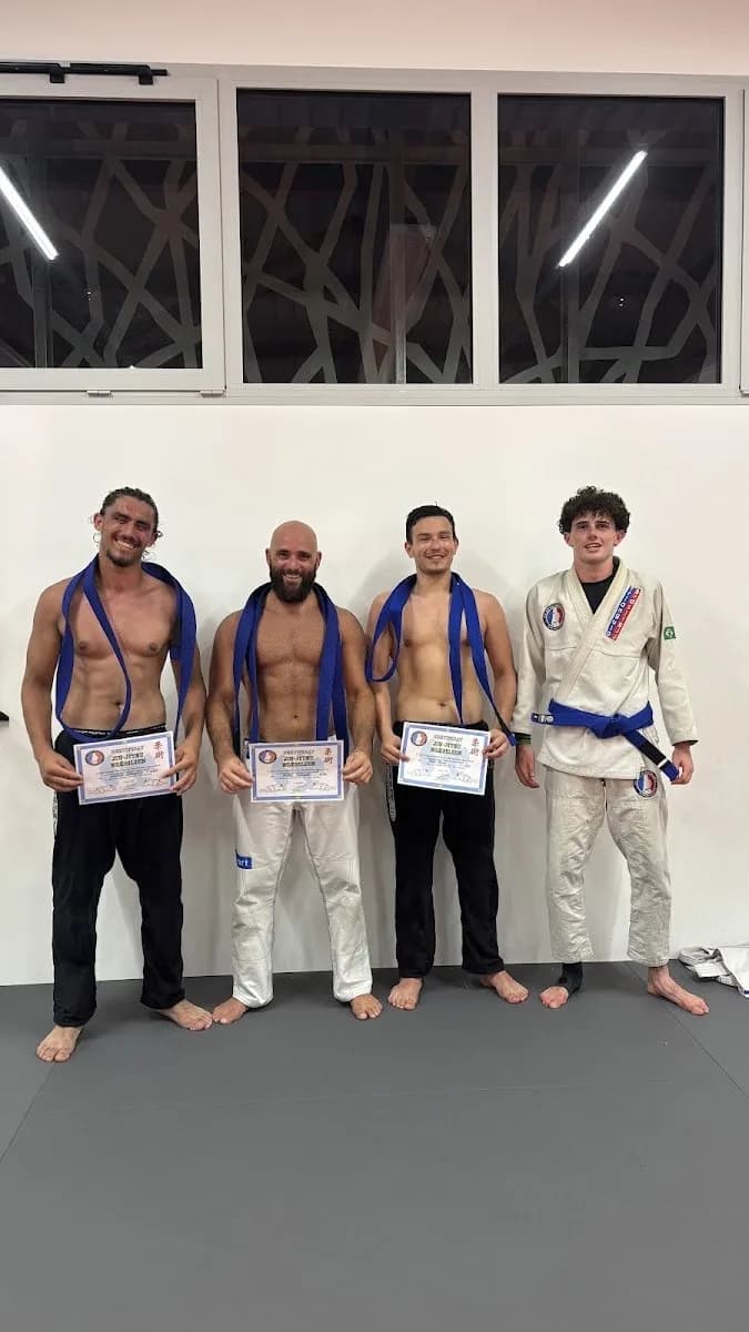 Triangulo Brasil -Club de Jiu-Jitsu Brésilien — Brazilian Jiu-Jitsu in Carry-le-Rouet, France.