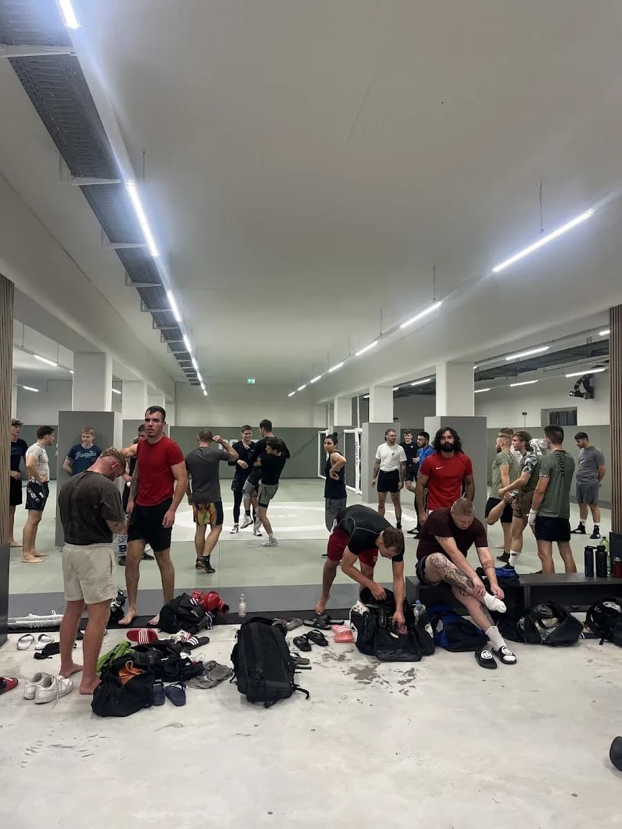 RootsMMA - Kampfsportschule für Striking, Grappling und Ringen — Brazilian Jiu-Jitsu in Mülheim, Germany.